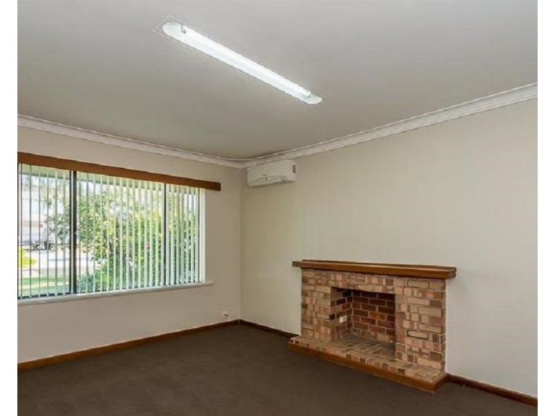 20 Leighton Road East, Halls Head WA 6210
