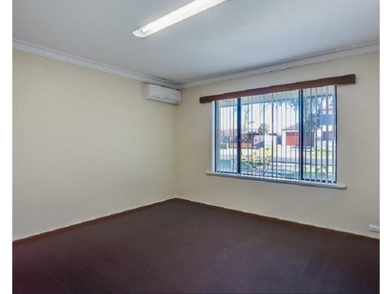 20 Leighton Road East, Halls Head WA 6210