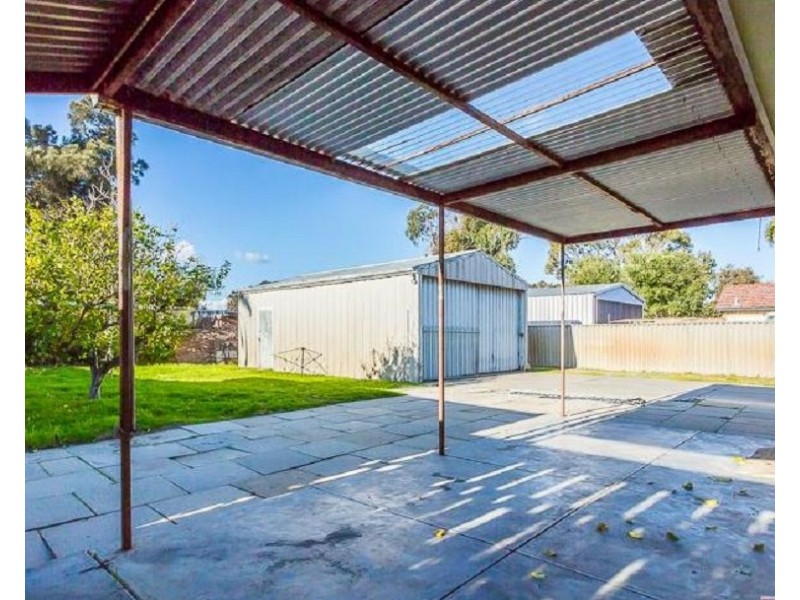 20 Leighton Road East, Halls Head WA 6210
