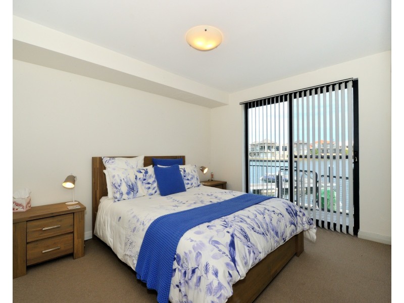 2 206 Mary Street, Halls Head WA 6210