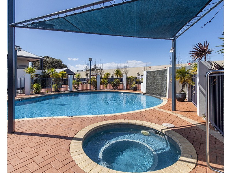 2 206 Mary Street, Halls Head WA 6210