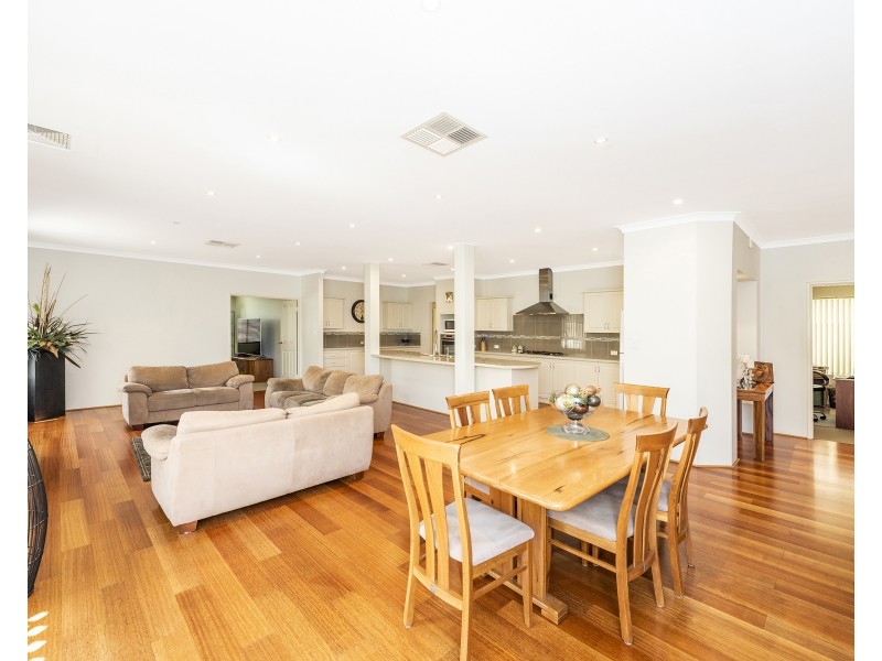 7 Shelduck Way, Dudley Park WA 6210