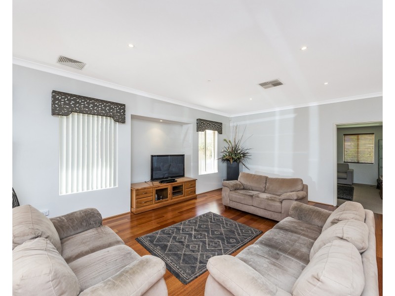 7 Shelduck Way, Dudley Park WA 6210