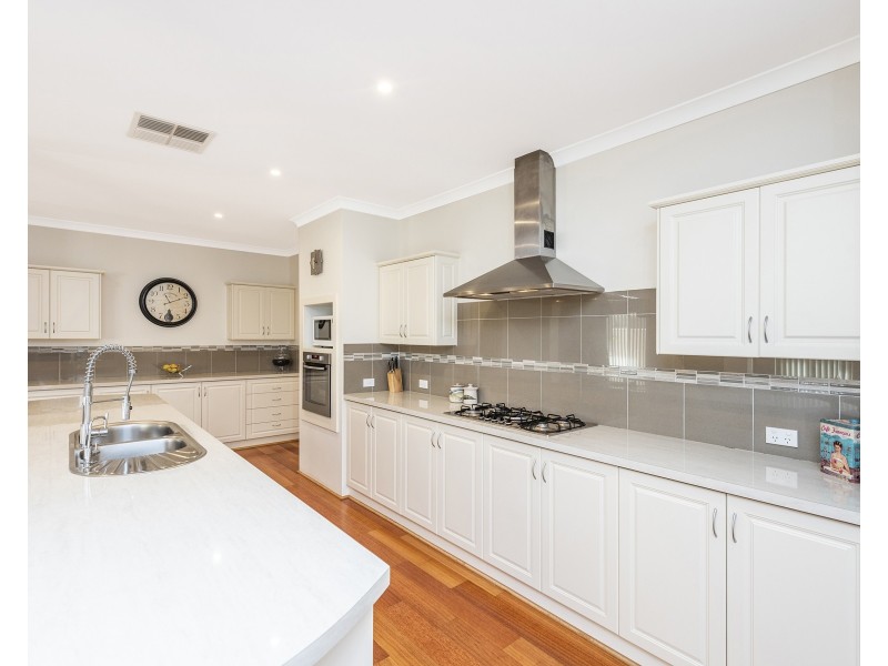 7 Shelduck Way, Dudley Park WA 6210