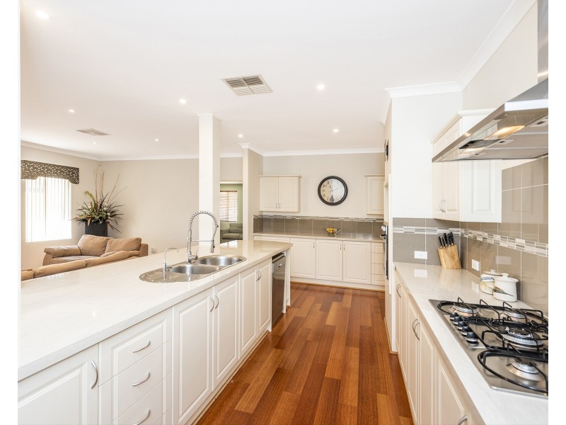7 Shelduck Way, Dudley Park WA 6210