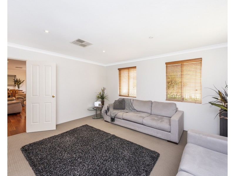 7 Shelduck Way, Dudley Park WA 6210