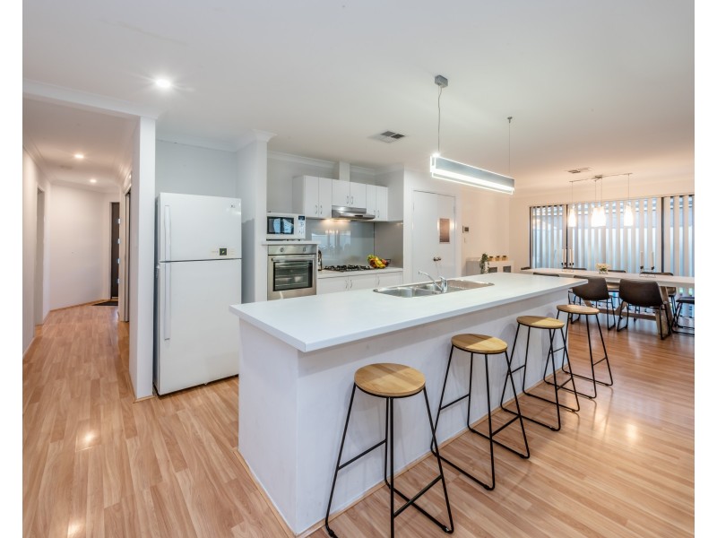 90 Cawana Parkway, Lakelands WA 6180