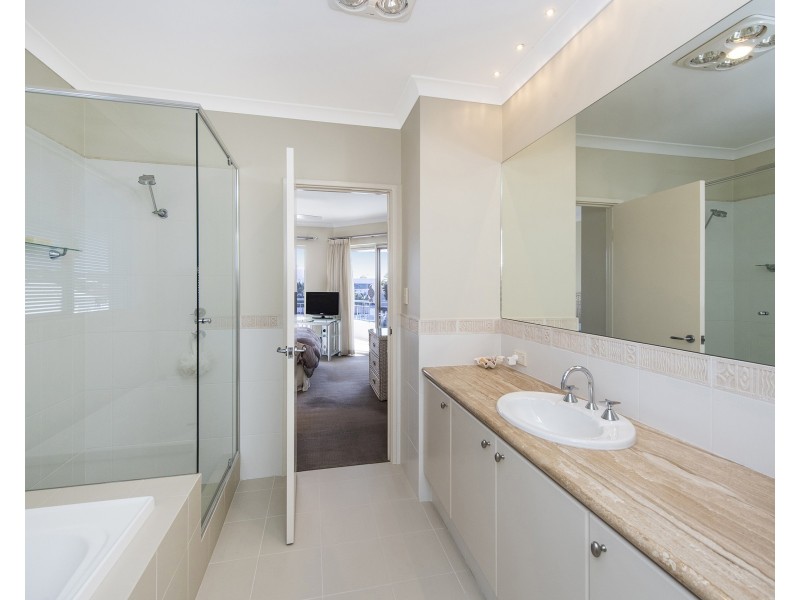 1/12 Reverie Mews, Halls Head WA 6210