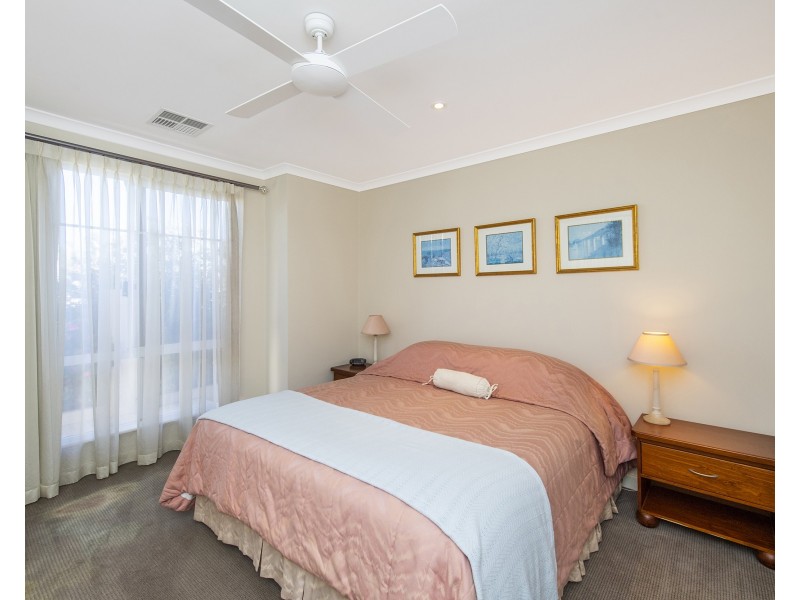 1/12 Reverie Mews, Halls Head WA 6210