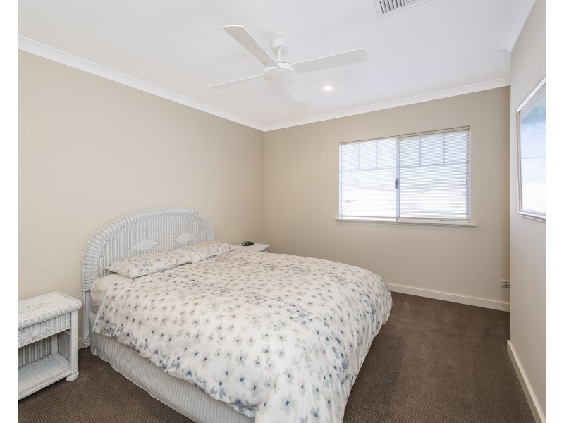 1/12 Reverie Mews, Halls Head WA 6210