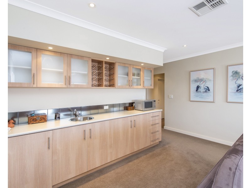 1/12 Reverie Mews, Halls Head WA 6210