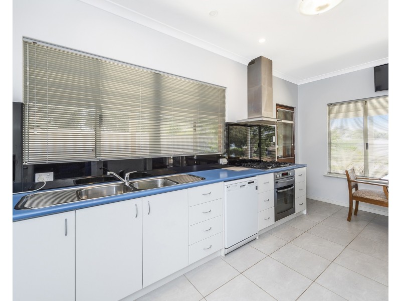 10 Pioneer Court, Bouvard WA 6211