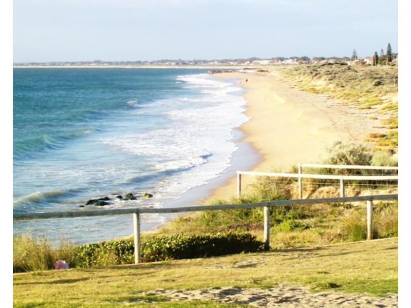 1/8 Beam Road, Silver Sands WA 6210