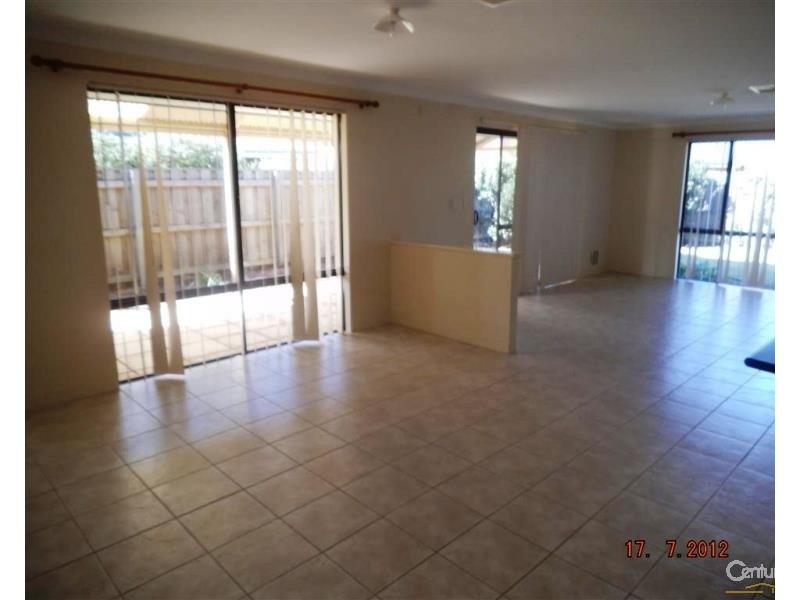 15 Whitegum Pass, Halls Head WA 6210