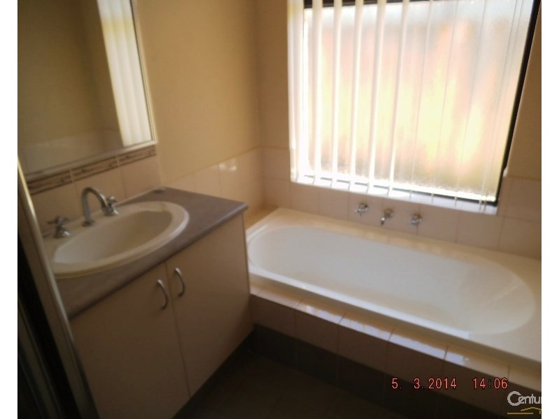 15 Whitegum Pass, Halls Head WA 6210
