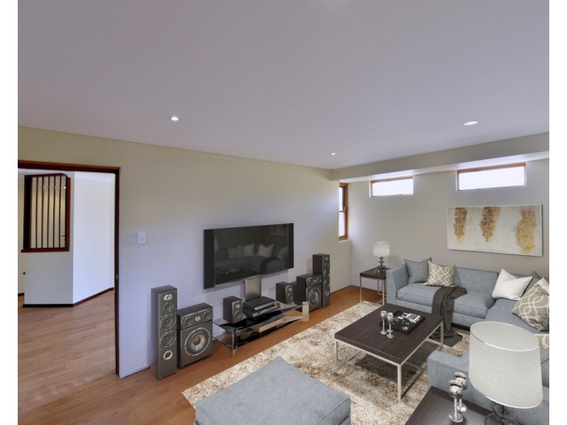 12A Rocklea Place, Silver Sands WA 6210