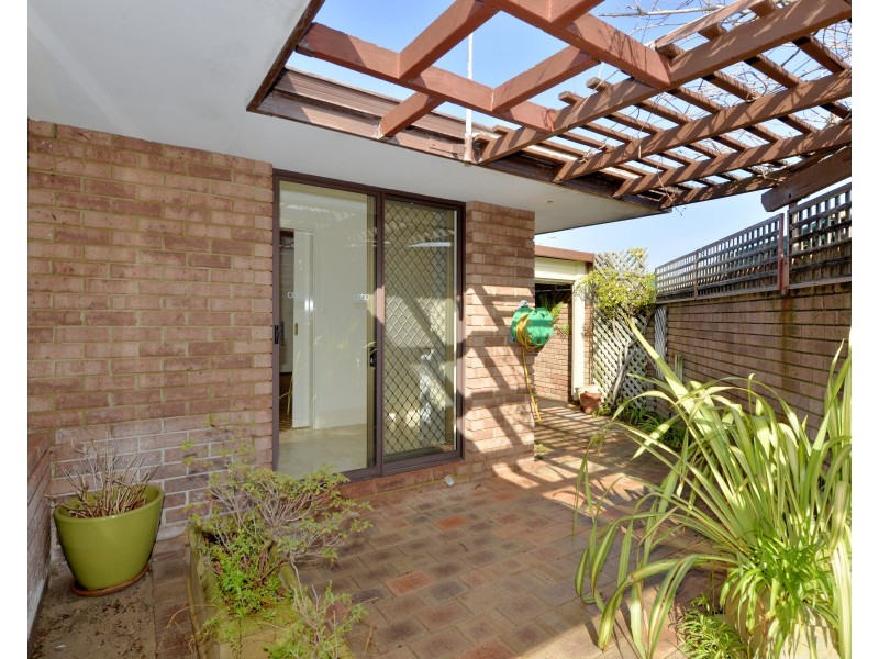 12A Rocklea Place, Silver Sands WA 6210