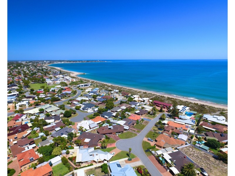 12A Rocklea Place, Silver Sands WA 6210