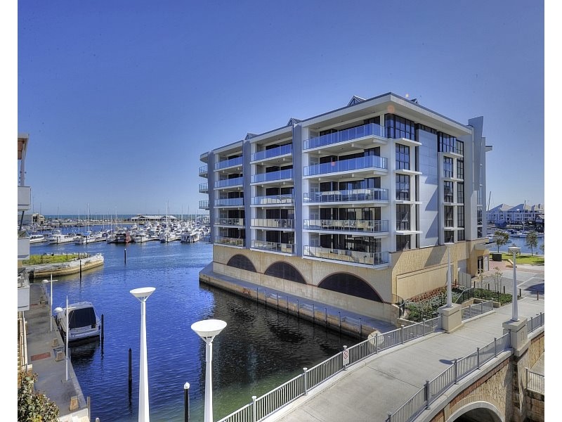 4/16 Torcello Mews, Mandurah WA 6210