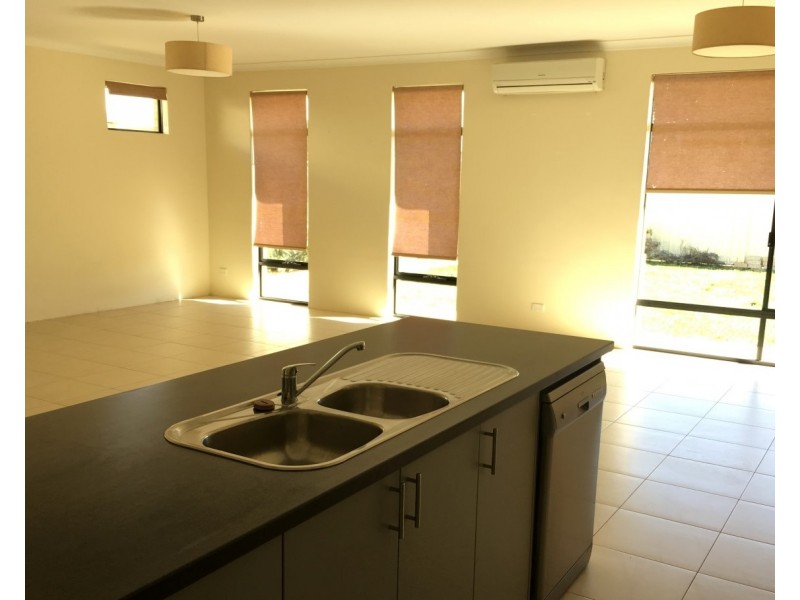 14 Tandure Heights, Lakelands WA 6180