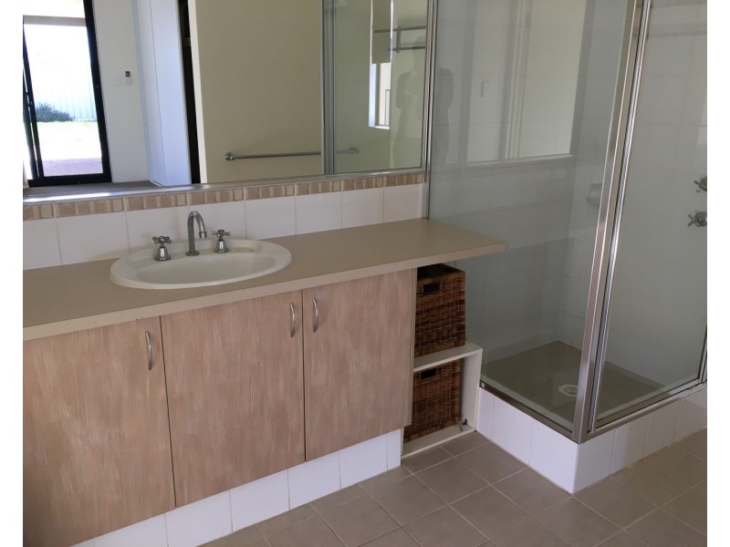 14 Tandure Heights, Lakelands WA 6180