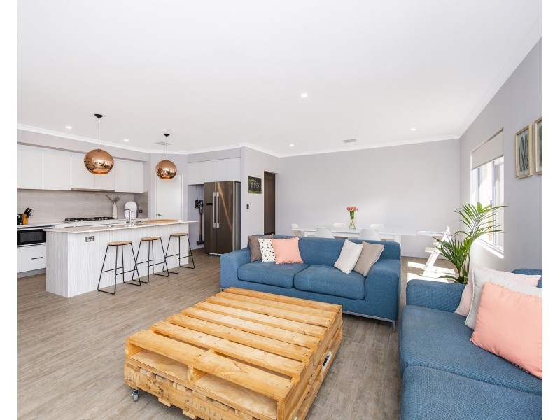 16 Tuscan Way, Karnup WA 6176