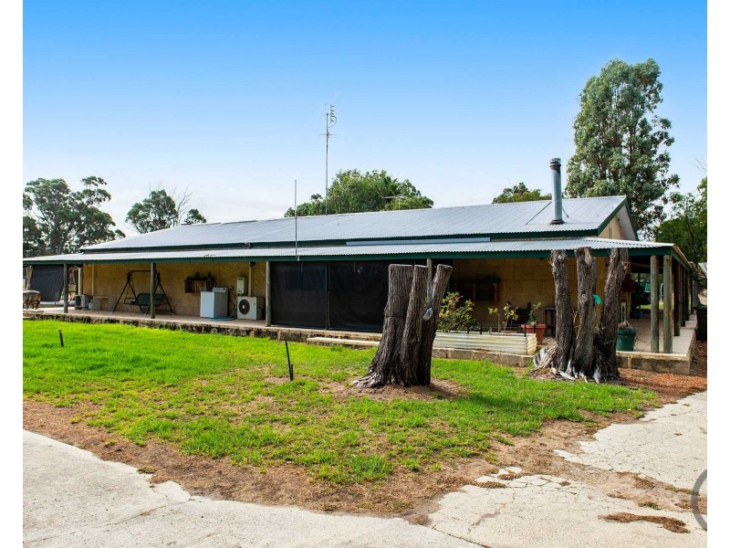 418 Newnham Road, Lake Clifton WA 6215