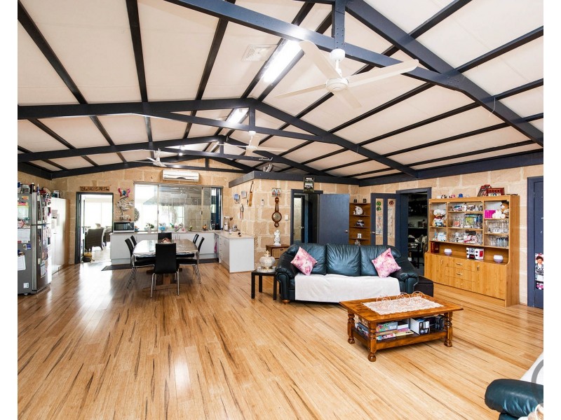 418 Newnham Road, Lake Clifton WA 6215