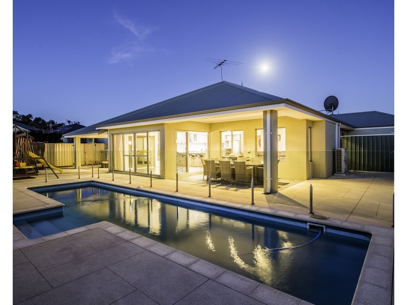 19 Arpenteur Turn, Madora Bay WA 6210