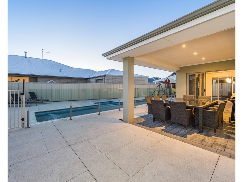 19 Arpenteur Turn, Madora Bay WA 6210