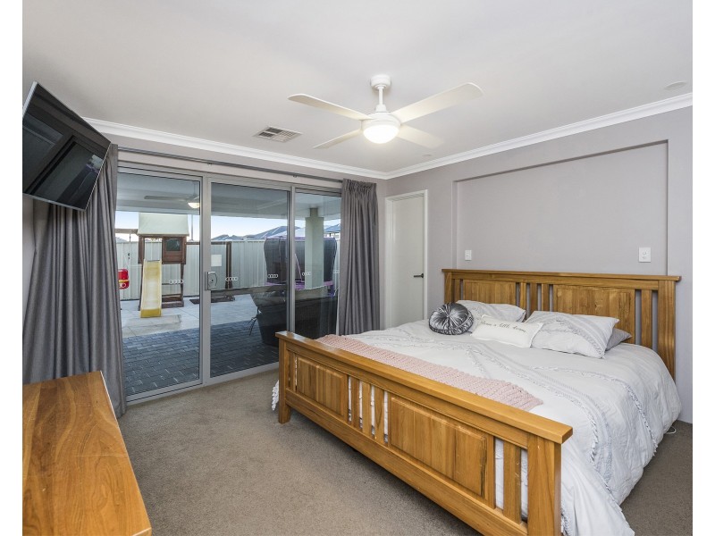 19 Arpenteur Turn, Madora Bay WA 6210