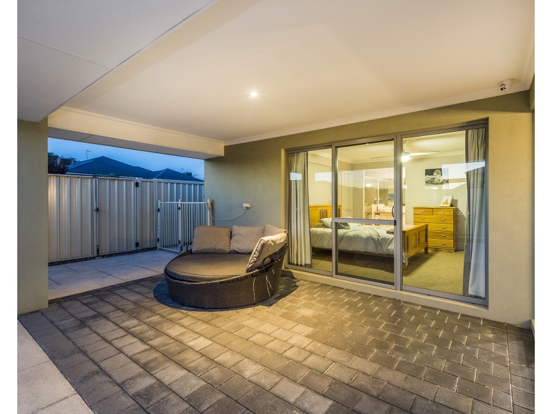 19 Arpenteur Turn, Madora Bay WA 6210