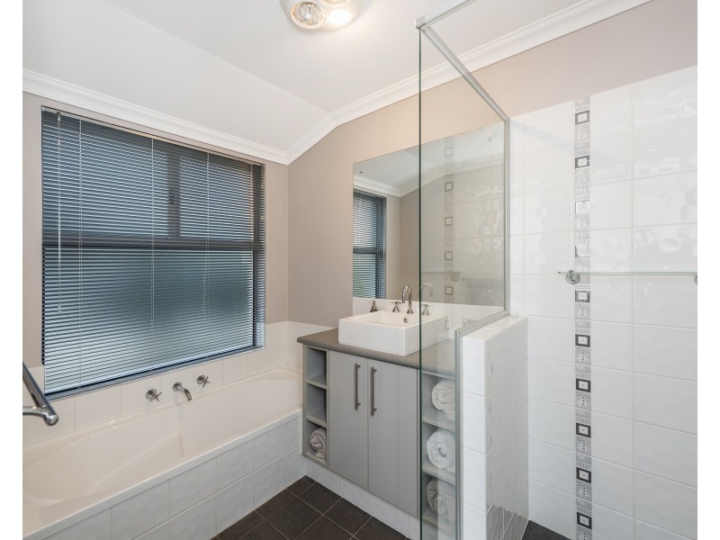 19 Arpenteur Turn, Madora Bay WA 6210