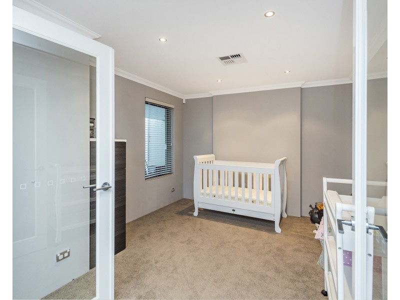 19 Arpenteur Turn, Madora Bay WA 6210