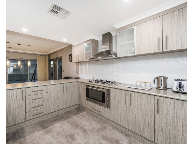 19 Arpenteur Turn, Madora Bay WA 6210