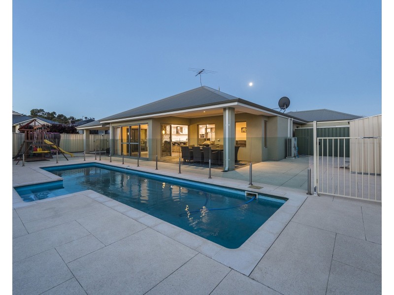 19 Arpenteur Turn, Madora Bay WA 6210