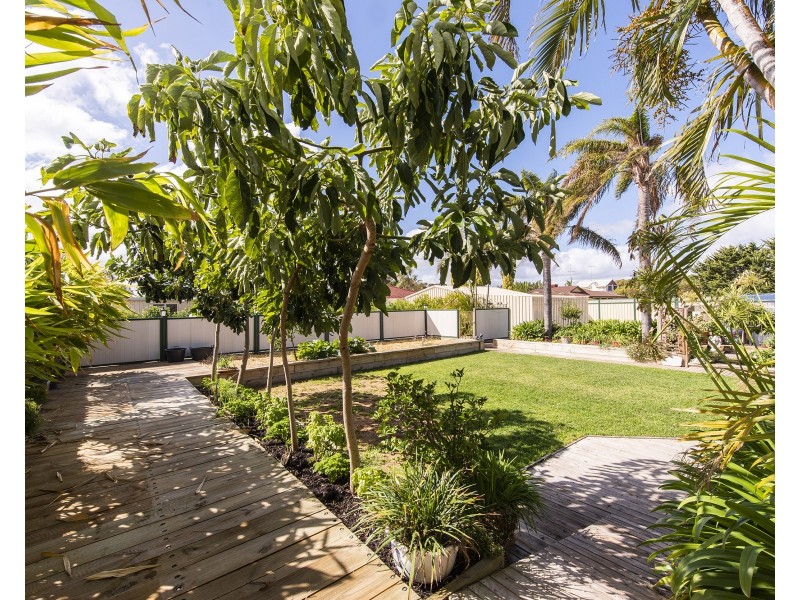 2 Elmore Way, Dudley Park WA 6210