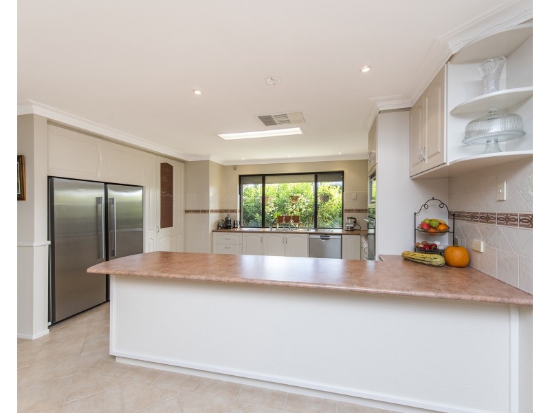 2 Elmore Way, Dudley Park WA 6210