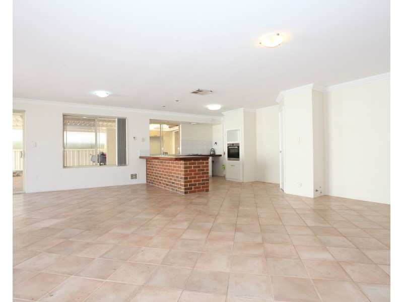 36 Floribunda Avenue, Halls Head WA 6210