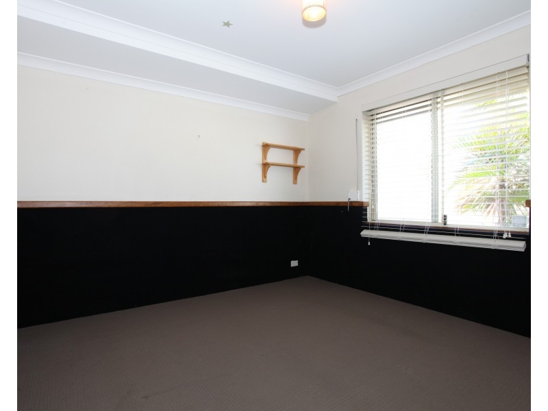 36 Floribunda Avenue, Halls Head WA 6210