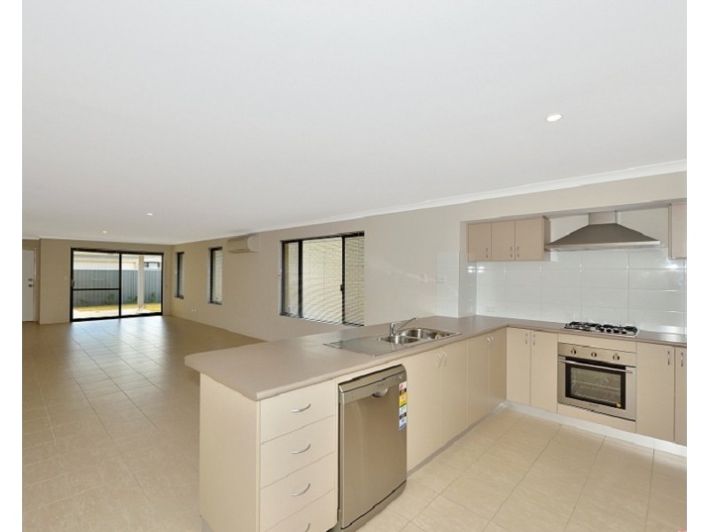 13 Pegus Meander, South Yunderup WA 6208