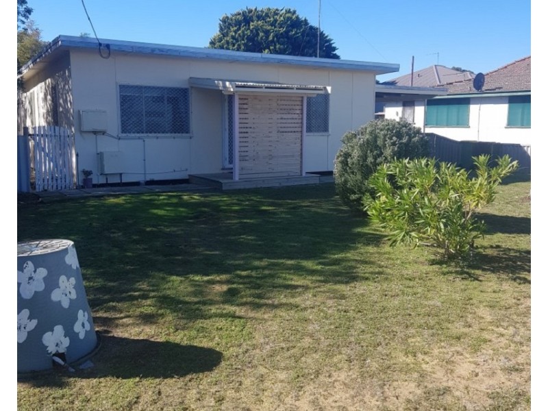 12 Loxton Street, Dudley Park WA 6210