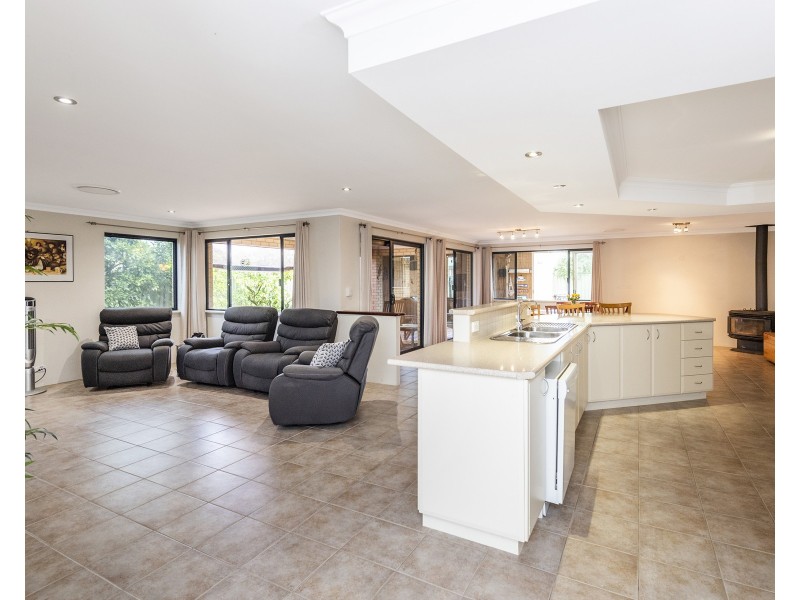 4 Gayze Retreat, Ravenswood WA 6208