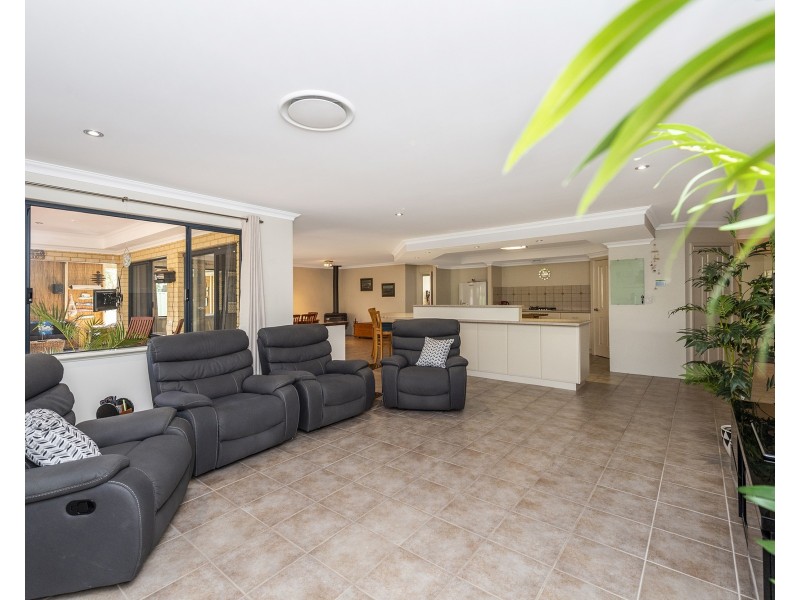 4 Gayze Retreat, Ravenswood WA 6208