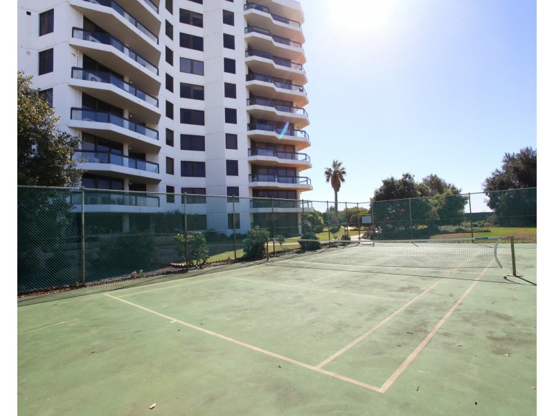 27/6A Valley Road, Halls Head WA 6210