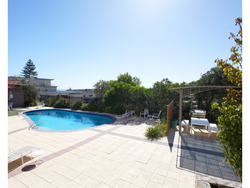 27/6A Valley Road, Halls Head WA 6210