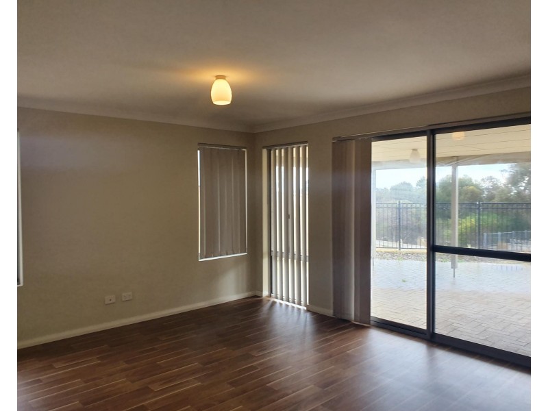 40 Cawana Parkway, Lakelands WA 6180