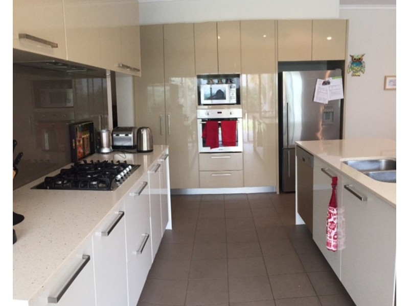 21 Sugarwood Terrace, Halls Head WA 6210