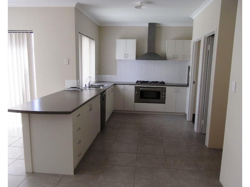 8 Len Howard Drive, Erskine WA 6210