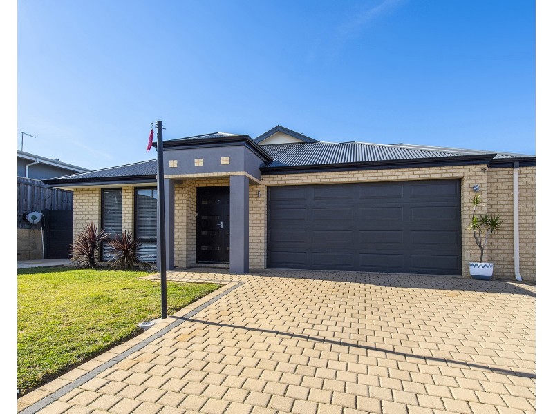 11 Buttercup Parkway, Halls Head WA 6210